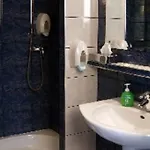 My - Czarny Kot Panzió Varsó