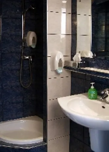 My - Czarny Kot Nocleg ze śniadaniem Warszawa