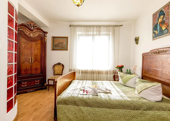 My - Czarny Kot Nocleg ze śniadaniem 3*