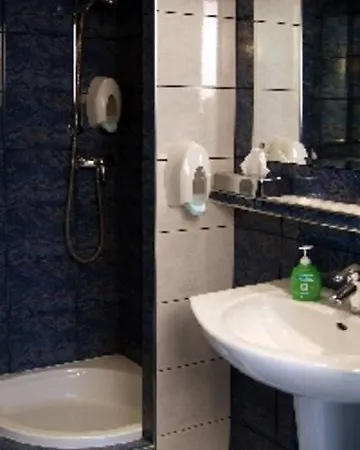 My - Czarny Kot Couette-café Varsovie